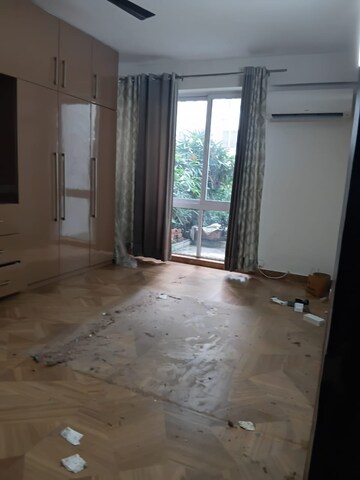 Room in 3 BHK Apartment at Vatika City, Sector 49 – for Rent