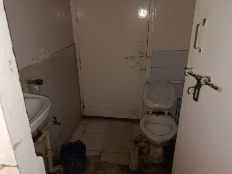 Bathroom, aliganj Commercial Shop 400 Sq.Ft. In Aliganj Lucknow 9025007