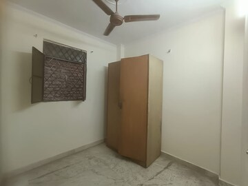 Room in 2 BHK Builder Floor at Esteem Complex, Savitri Nagar – for Rent