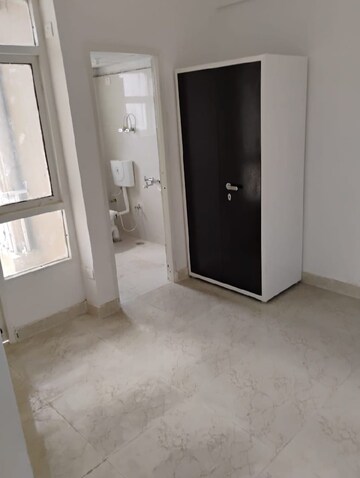 Room in 3 BHK Apartment at Vashisht Heights, Sector 87 – for Rent