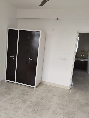 Room in 3 BHK Apartment at Vashisht Heights, Sector 87 – for Rent