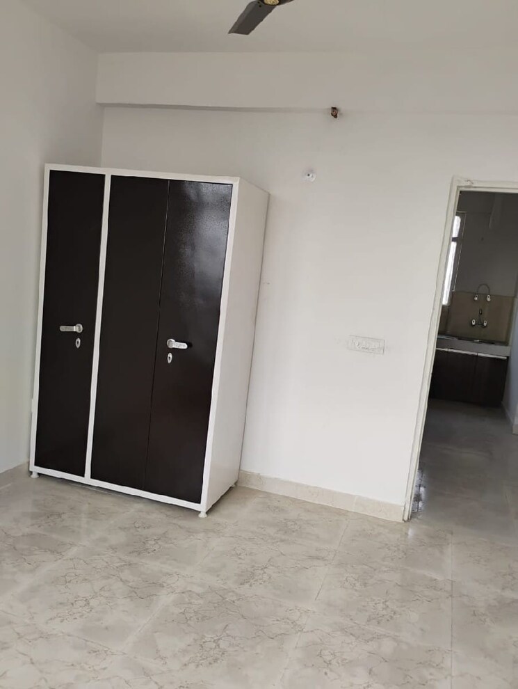 Room, vashisht-heights 3 Bedroom 816 Sq.Ft. Apartment In Sector 87 Faridabad 9025022