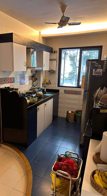 Team Area in 2 BHK Apartment at Andheri West – for Rent
