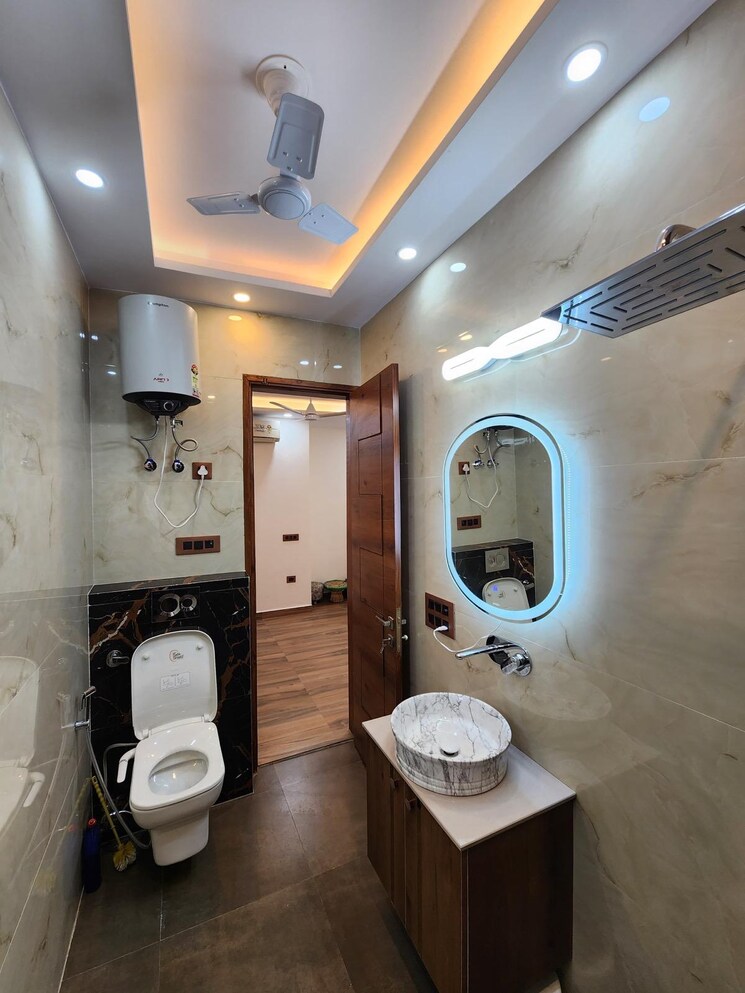 Bathroom, sheikh sarai 2 Bedroom 1800 Sq.Ft. Builder Floor In Sheikh Sarai Delhi 9025053