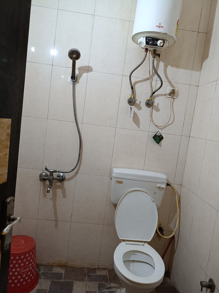 Bathroom, new friends colony 4 Bedroom 485 Sq.Yd. Independent House In New Friends Colony Delhi 9025051