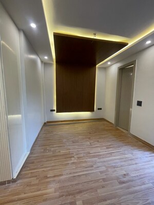 Room in 2.5 BHK Builder Floor at Ramesh Nagar – for Sale