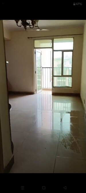 Room in 2.5 BHK Apartment at Gaur City 6th Avenue, Sector 4 Greater Noida – for Sale