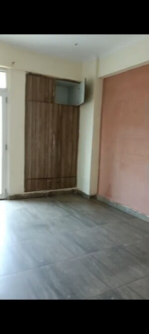 Room in 2.5 BHK Apartment at Gaur City 6th Avenue, Sector 4 Greater Noida – for Sale
