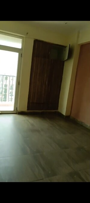 Room in 2.5 BHK Apartment at Gaur City 6th Avenue, Sector 4 Greater Noida – for Sale