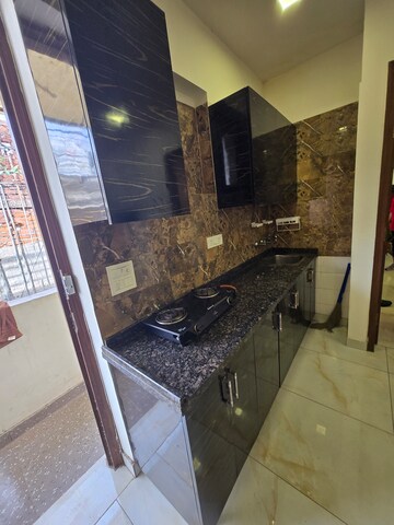 Kitchen in 1.5 BHK Builder Floor at Lajpat Nagar ii – for Rent