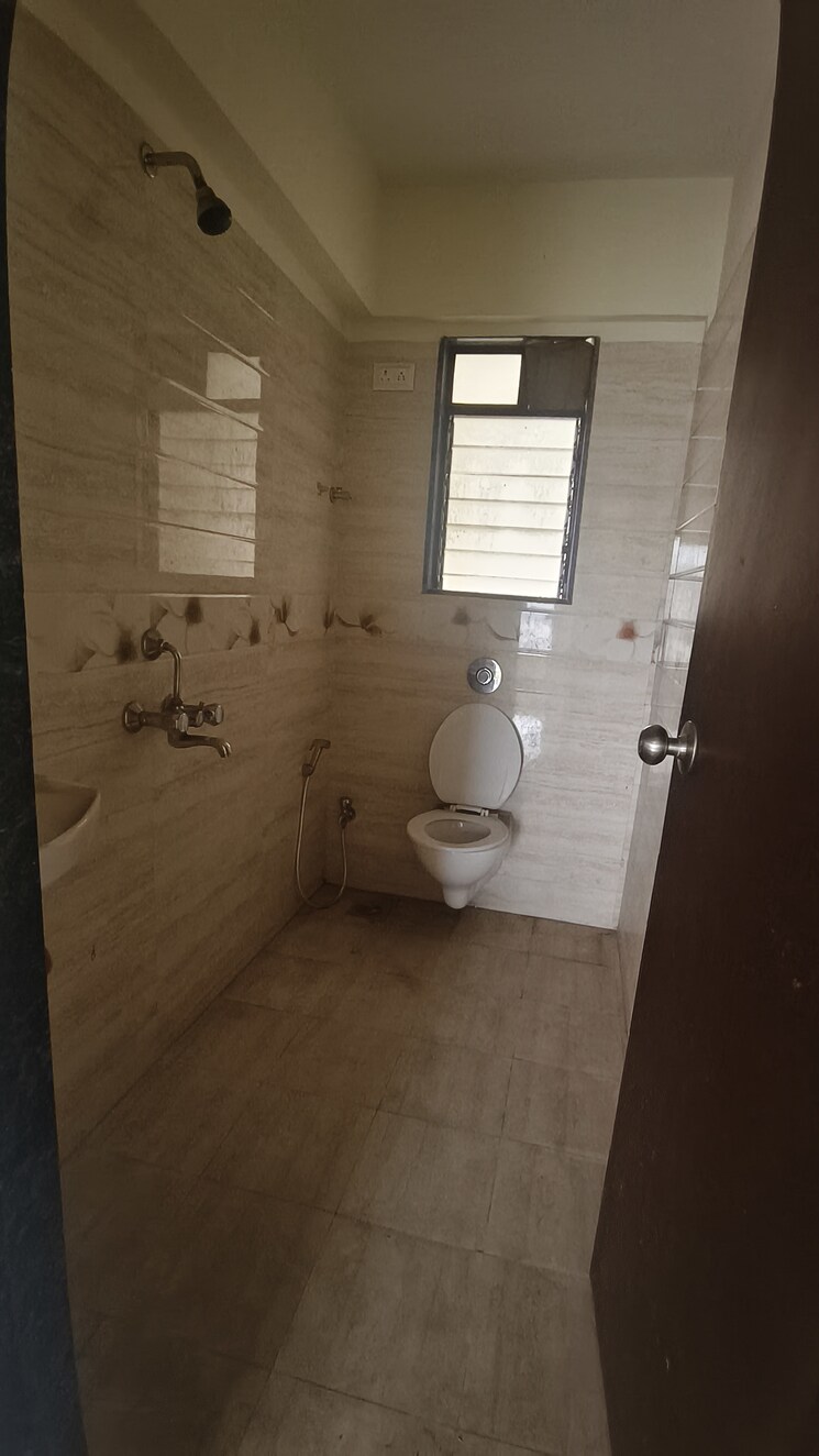 Bathroom, dgs-sheetal-dharmaraj 2 Bedroom 615 Sq.Ft. Apartment In Malad West Mumbai 9025101