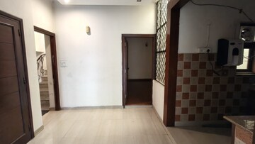 Room in 2 BHK Builder Floor at Panchsheel Enclave – for Rent