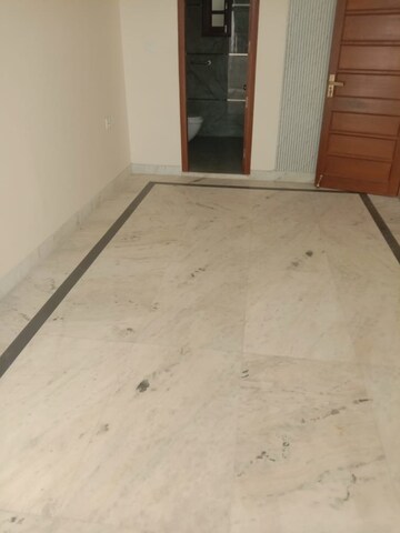 Room in 2 BHK Apartment at Gaur City 2 - 14th Avenue, Sector 16c Greater Noida – for Rent