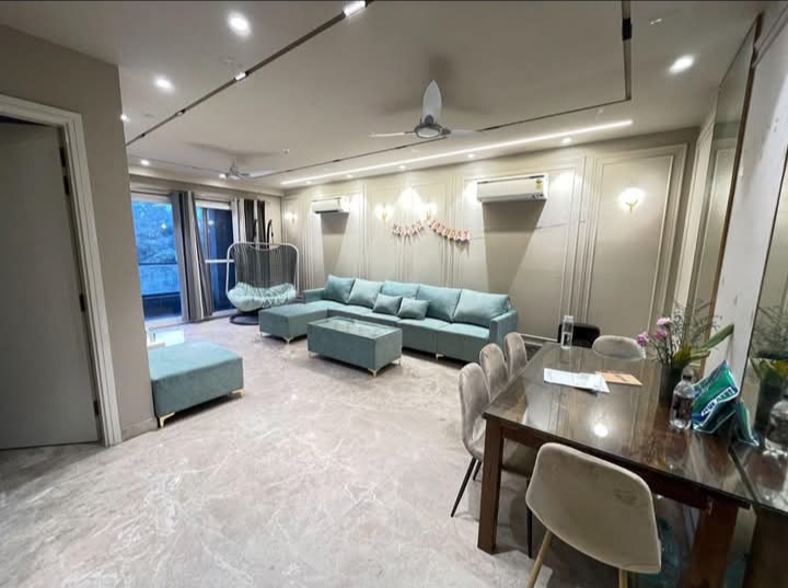 3 BHK + Servant Room Builder Floor For Rent in Sector 52