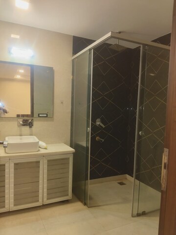 Bathroom in 2.5 BHK Apartment at Smart World Orchard, Sector 61 – for Rent