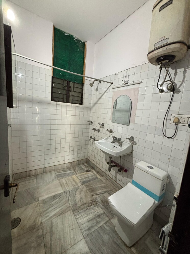 Bathroom, gaur-city-7th-avenue 2 Bedroom 985 Sq.Ft. Apartment In Sector 4 Greater Noida Greater Noida 9025208