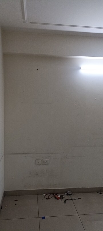 Room in 2 BHK Apartment at Panchsheel Pebbles, Vaishali Sector 3 – for Rent
