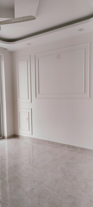 Room in 3 BHK Apartment at Omaxe Royal Residency Faridabad, Sector 79 – for Rent