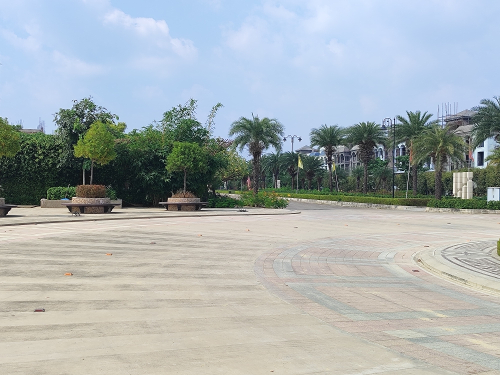 Plot For Sale in Omaxe Metro City
