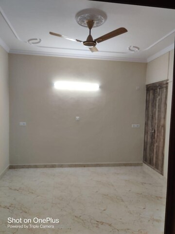 Room in 3 BHK Builder Floor at Jangpura – for Rent