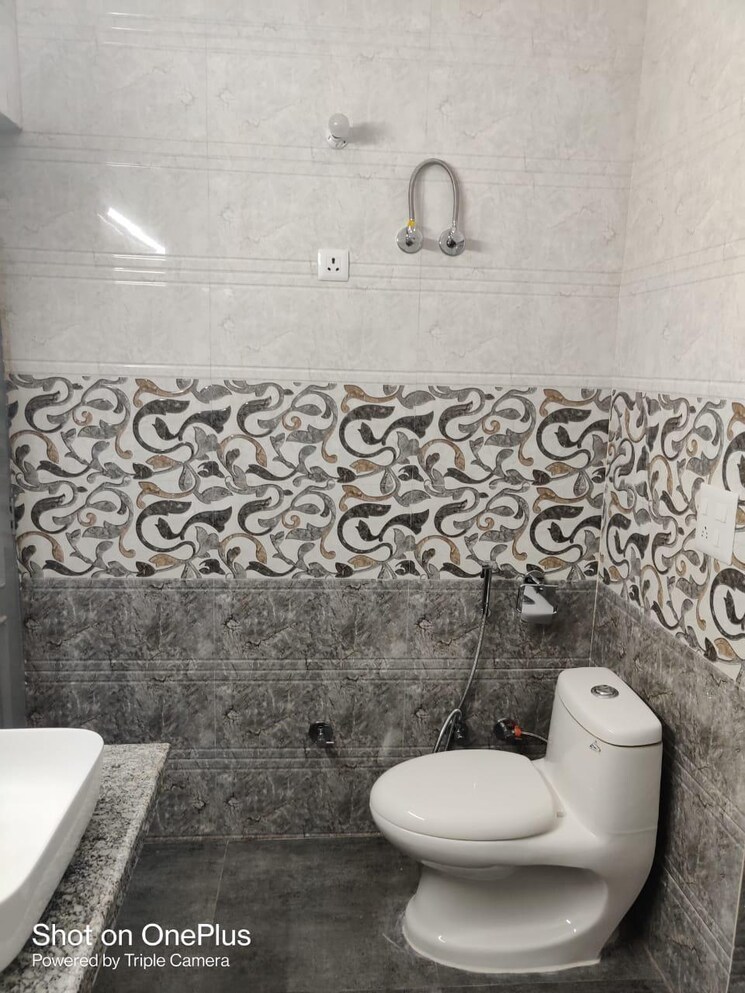 Bathroom, jangpura 3 Bedroom 1800 Sq.Ft. Builder Floor In Jangpura Delhi 9025264