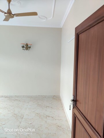 Room in 3 BHK Builder Floor at Jangpura – for Rent