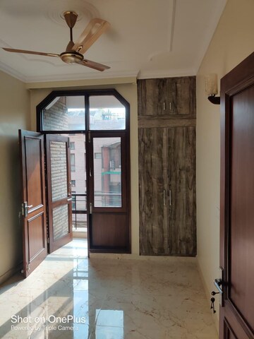 Room in 3 BHK Builder Floor at Jangpura – for Rent