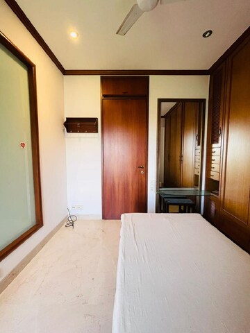 Room in 2 BHK Apartment at Bandra West – for Rent