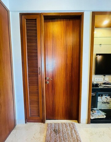 Furnished Amenities in 2 BHK Apartment at Bandra West – for Rent