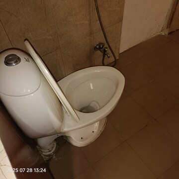 Bathroom in 3 BHK Apartment at Parsvnath Green Ville, Sector 48 – for Rent