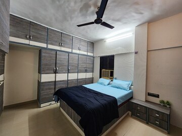 Bedroom in 2 BHK Apartment at Santacruz West – for Rent