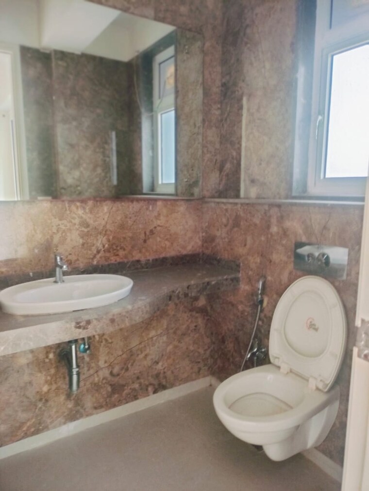 Bathroom, rohan-lifescapes-aquino 3 Bedroom 1545 Sq.Ft. Apartment In Prabhadevi Mumbai 9025336