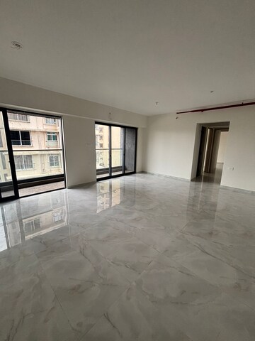 Room in 4 BHK Apartment at Orchid Park, Matunga East – for Rent