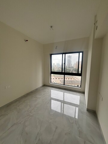 Room in 4 BHK Apartment at Orchid Park, Matunga East – for Rent