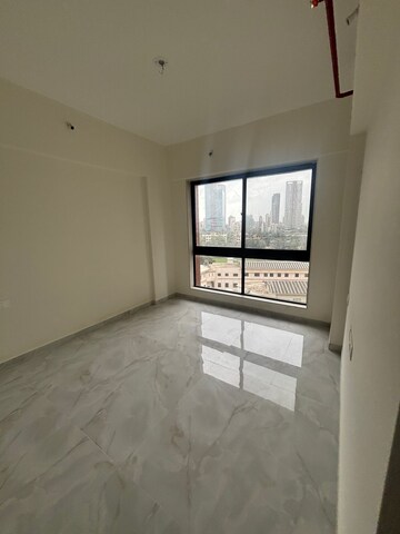 Room in 4 BHK Apartment at Orchid Park, Matunga East – for Rent