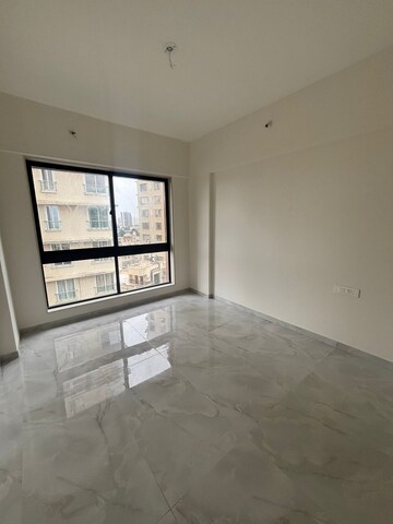 Room in 4 BHK Apartment at Orchid Park, Matunga East – for Rent