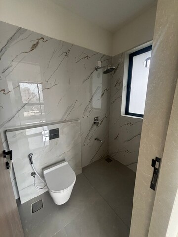 Bathroom in 4 BHK Apartment at Orchid Park, Matunga East – for Rent