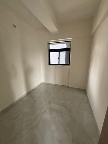 Room in 4 BHK Apartment at Orchid Park, Matunga East – for Rent
