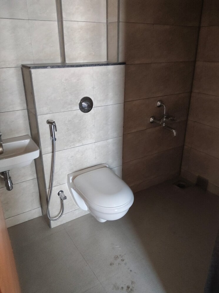 Bathroom, arvind-elan 2 Bedroom 1000 Sq.Ft. Apartment In Kothrud Pune 9025340