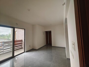 Room in 2 BHK Apartment at Arvind Elan, Kothrud – for Rent
