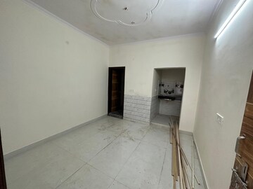 Room in 1 BHK Apartment at Karol Bagh – for Rent