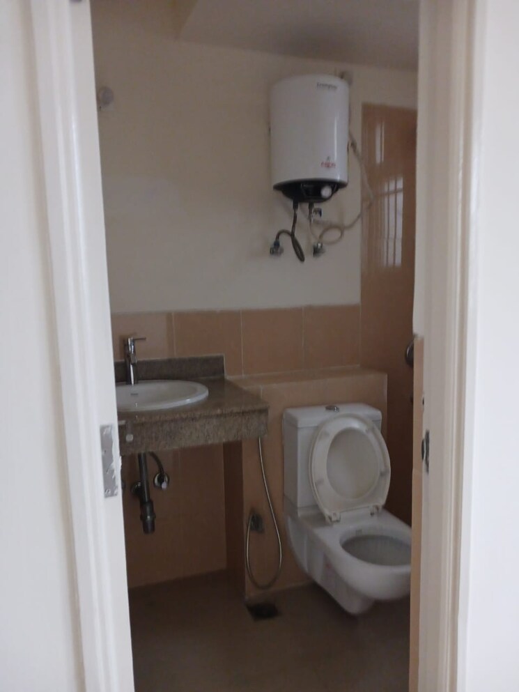 Bathroom, emaar-emerald-floors-premier 3 Bedroom 1650 Sq.Ft. Apartment In Sector 65 Gurgaon 9025363