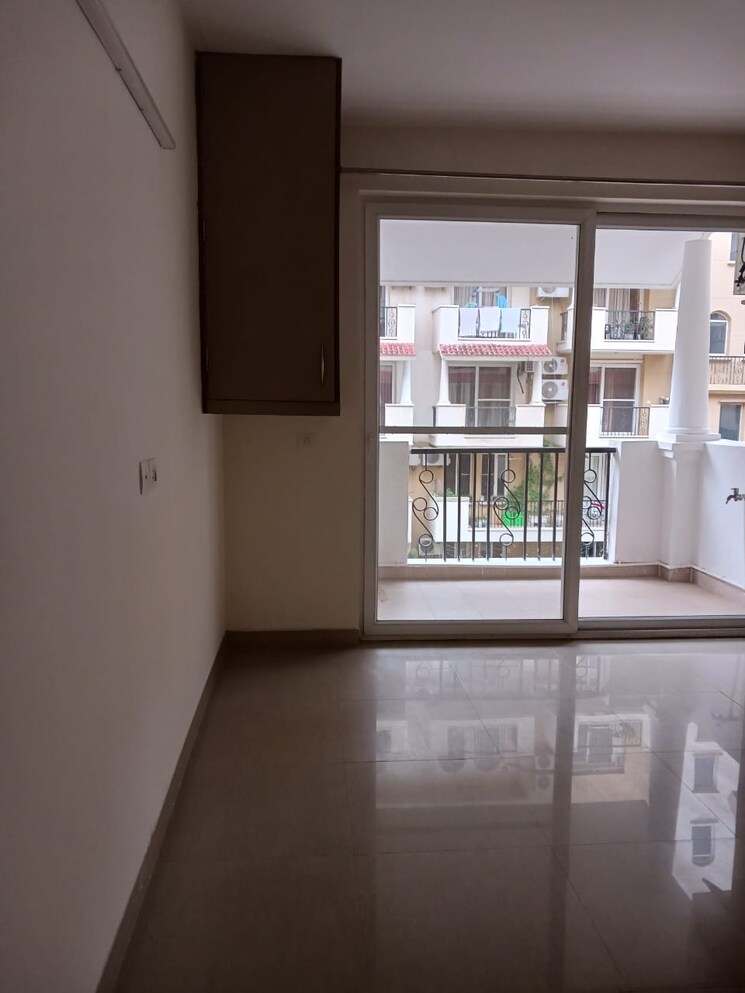 Room, emaar-emerald-floors-premier 3 Bedroom 1650 Sq.Ft. Apartment In Sector 65 Gurgaon 9025363