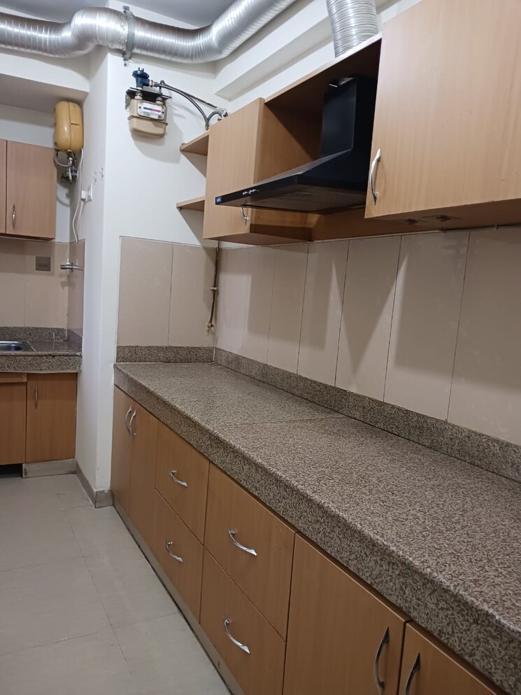 Kitchen, emaar-emerald-floors-premier 3 Bedroom 1650 Sq.Ft. Apartment In Sector 65 Gurgaon 9025363