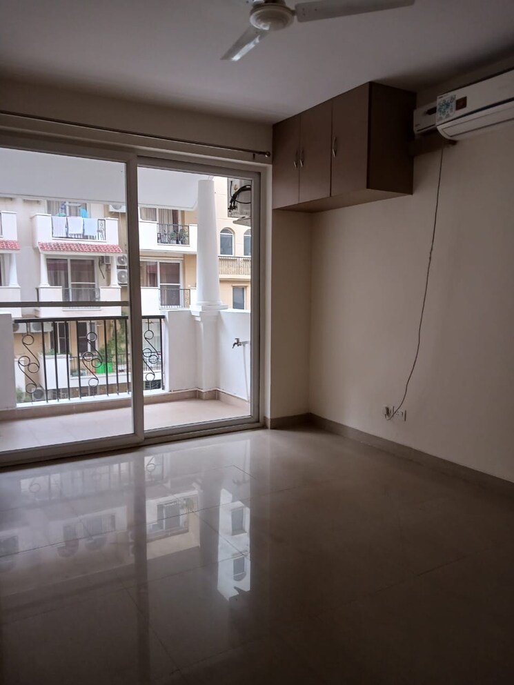 Kitchen, emaar-emerald-floors-premier 3 Bedroom 1650 Sq.Ft. Apartment In Sector 65 Gurgaon 9025363