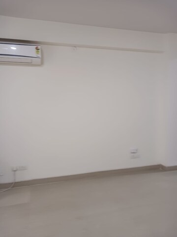 Room in 4 BHK Apartment at Emaar Emerald Floors Premier, Sector 65 – for Rent