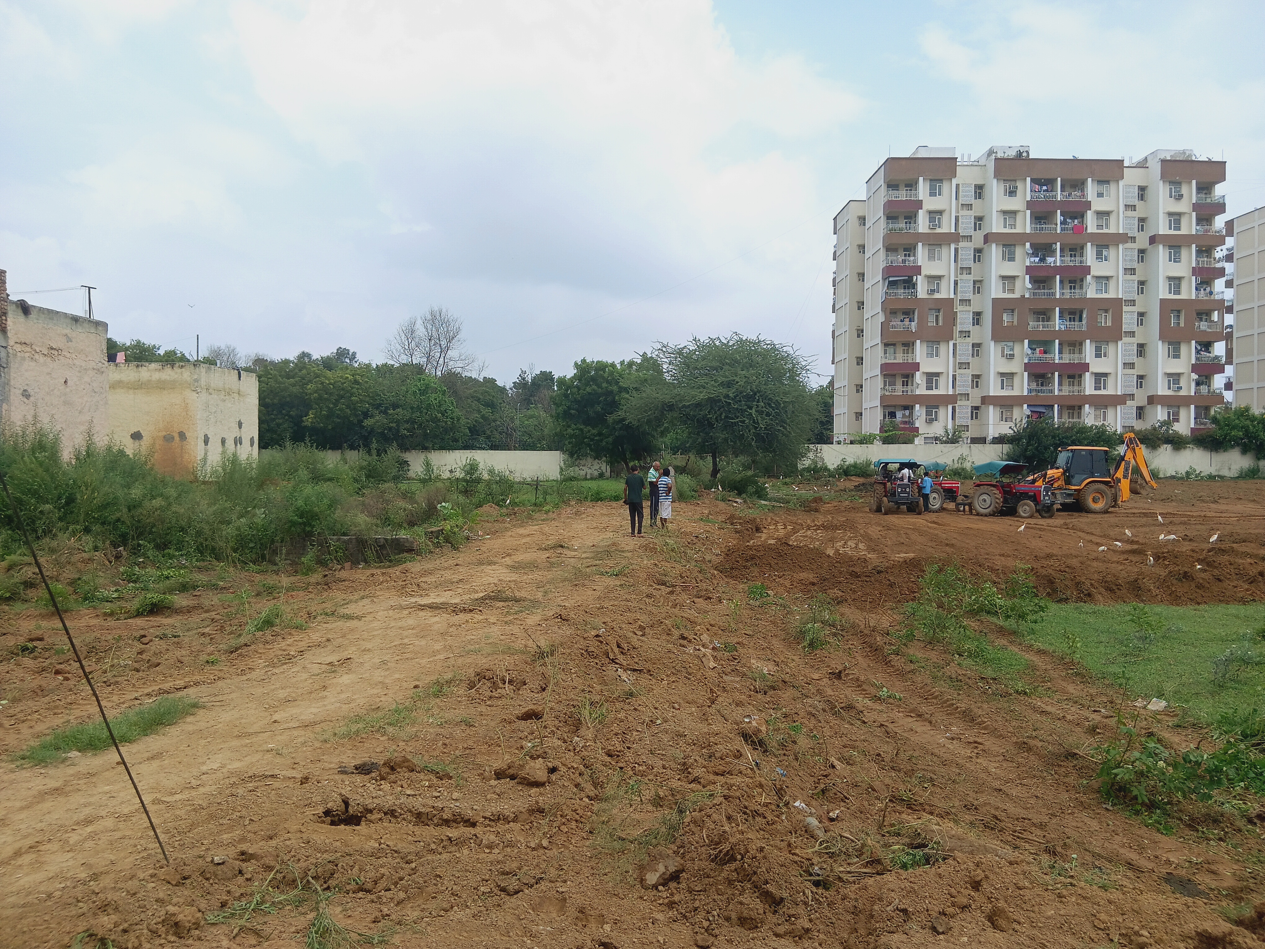 Plot For Sale in Mata Colony