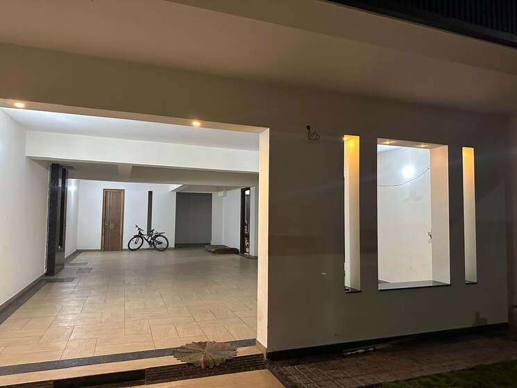 Room, sector 27 5 Bedroom 220 Sq.Mt. Independent House In Sector 27 Noida 9025379