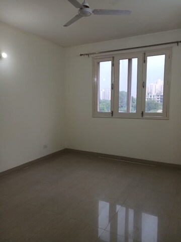 Room in 3 BHK Apartment at Emaar Emerald Floors Premier, Sector 65 – for Rent