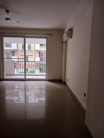 Room in 3 BHK Apartment at Emaar Emerald Floors Premier, Sector 65 – for Rent